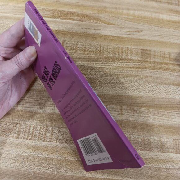 The War of the Worlds H. G. Wells 1984 B&W Pocket Classics Comic Paperback Scifi - Picture 3 of 7